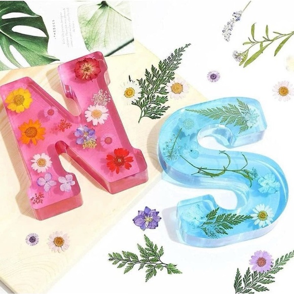 Large letter molds for resin ‘W’ - Picture 2 of 3